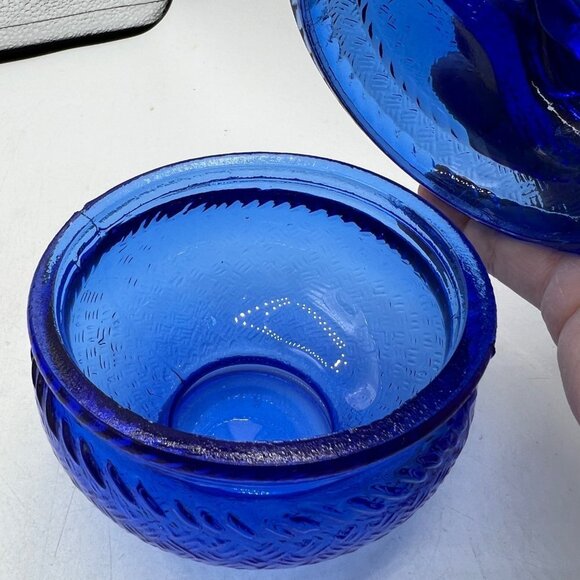 Vintage Cobalt Blue Glass Dish with Kissing Birds Lid c1950's - Picture 5 of 12